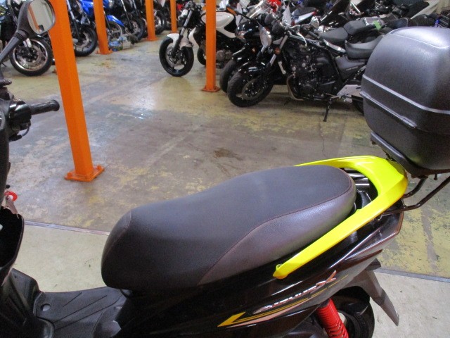 シートもこの通り破れもなければへたりもありません！当社は価格は安くても車両の質は高いので常時即売れ！